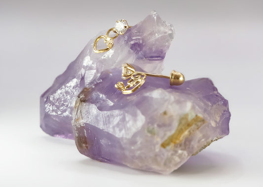 Aretes tipo broquel de corazón 14k con zirconia