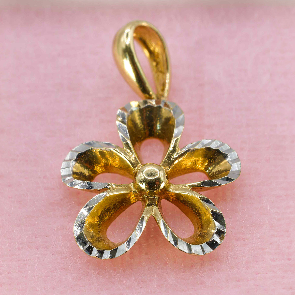 Dije flor diamantada 14k